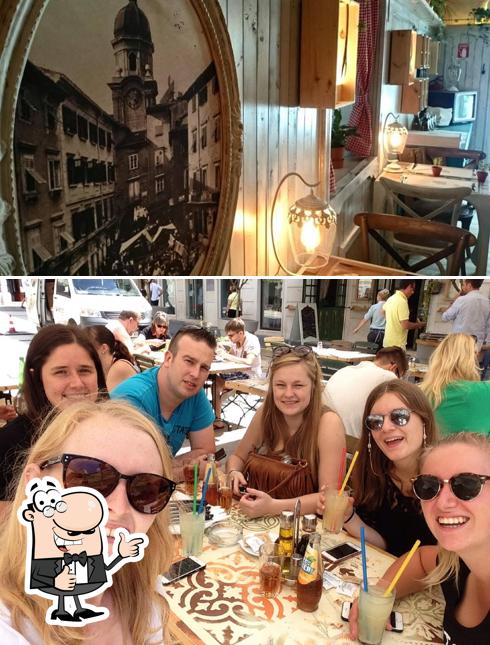 Ecco un'immagine di Maslina na Zelenom trgu