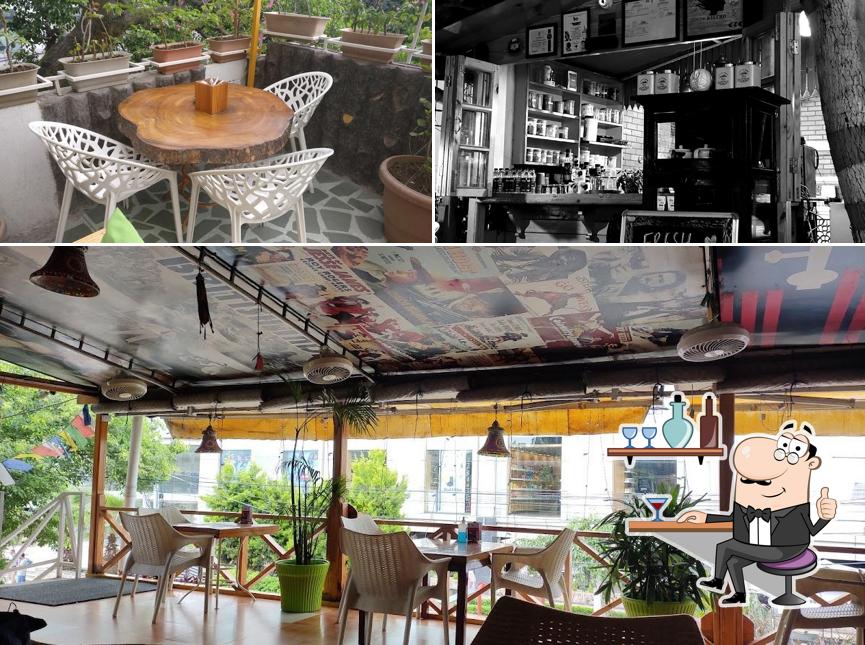 Check out how SUNSET- Kitchen Wine Beer looks inside