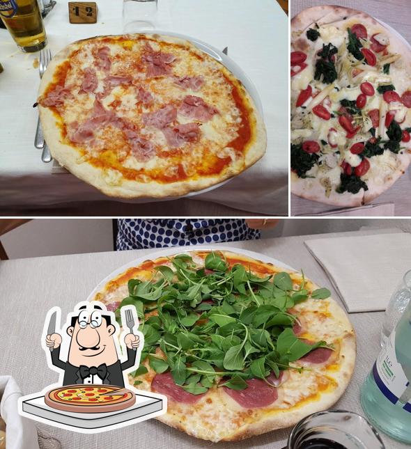Scegli una pizza a Pizzeria Trattoria Nettuno