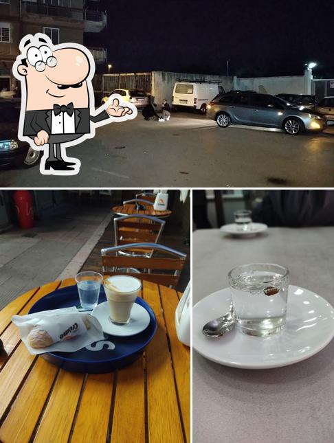 Siediti a un tavolo di Coffe Time