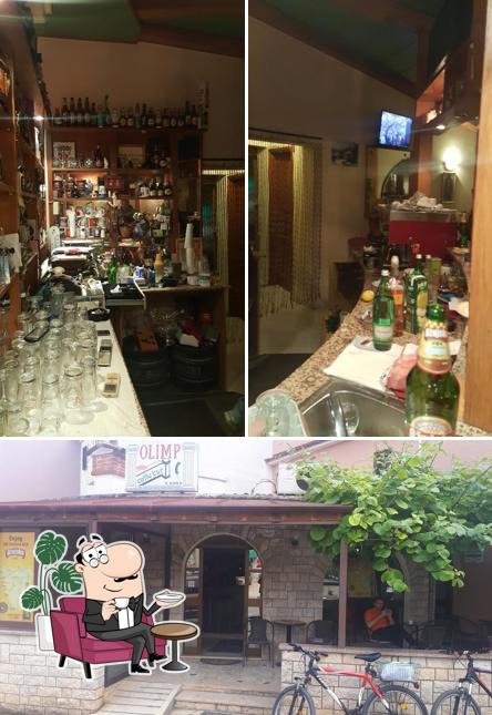 Questa è la foto che mostra la interni e esterno di Cafe Bar Olymp