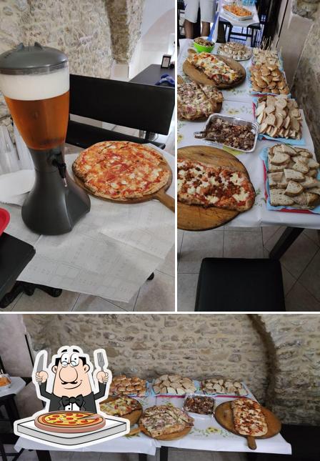 Prenditi una pizza a Excalibur Bar