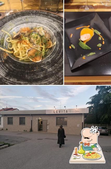 La foto di cibo e esterno da Levita