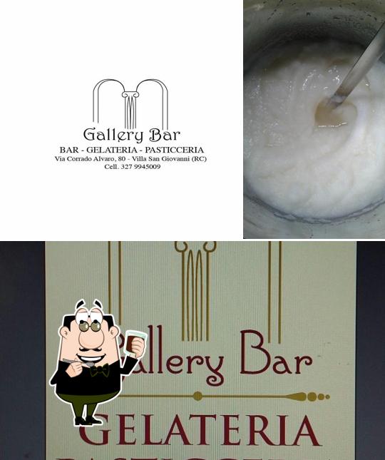 Goditi un drink a Gallery Bar