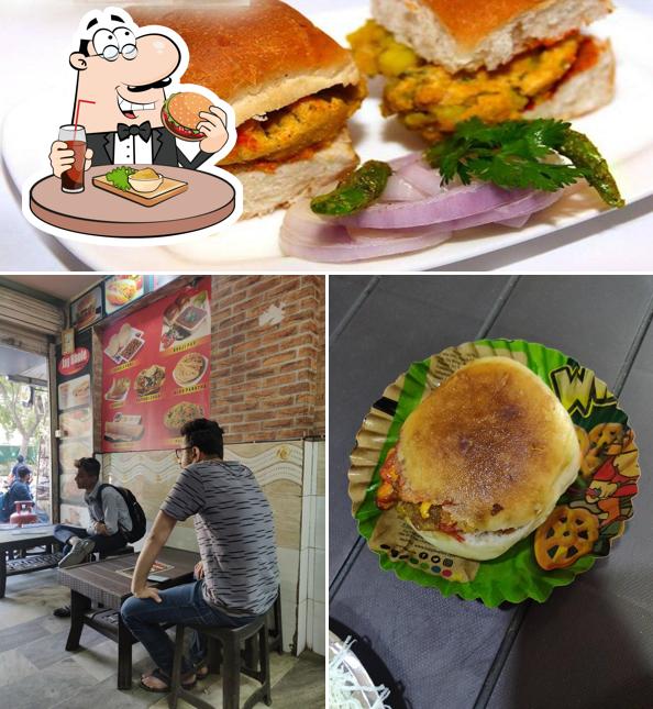 Order a burger at Jay bhole Vadapav