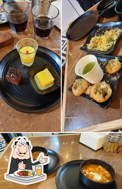 Food at Papa Louie's Pizza Anand