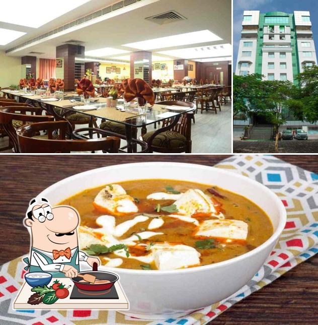 Chicken curry at Fortune Restaurant - Hotel Green Horizon