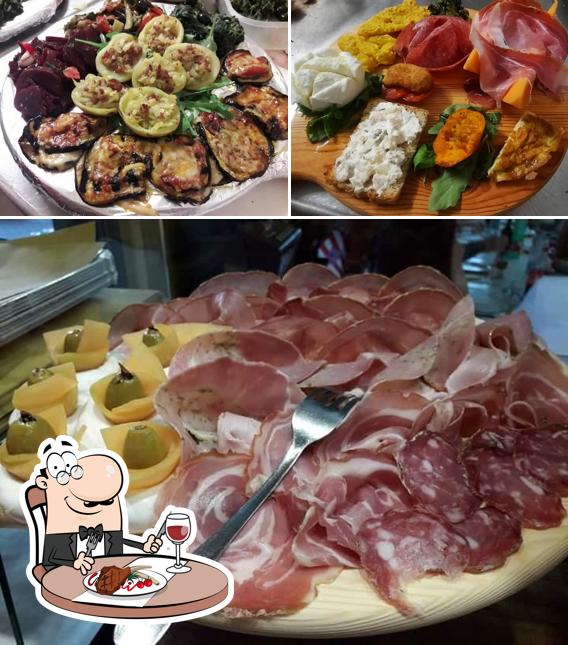Ordina i piatti di carne a Nova vita