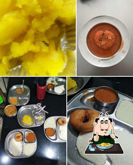 Macaroni and cheese at Annapoorna Refreshments