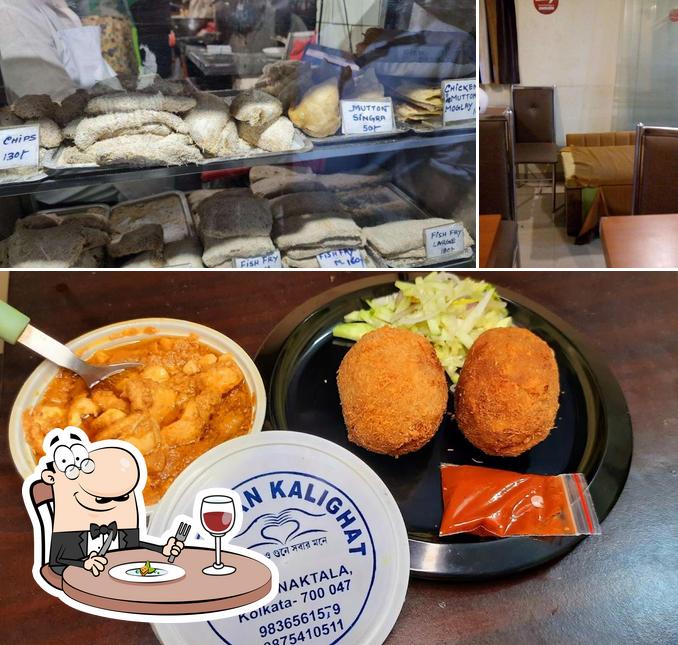 This is the picture showing food and interior at Apanjan Kalighat (Naktala Outlet)