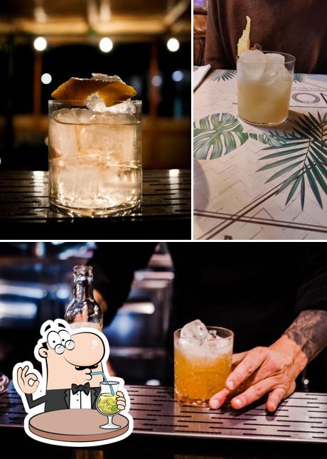 Goditi un drink dal menu