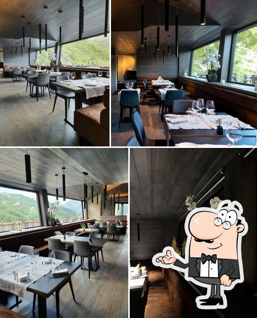 Siediti a un tavolo di Bergman Mountain Hotel