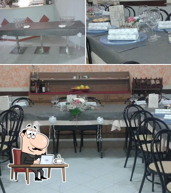 Dai un'occhiata agli interni di Bar Trattoria Croce Del Gallo S.A.S