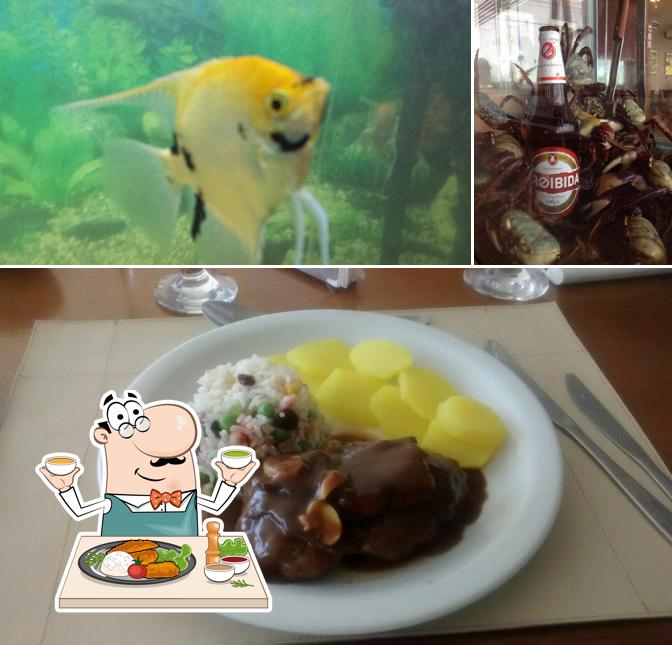 Esta é a imagem mostrando comida e cerveja a Restaurante Feijão de Corda