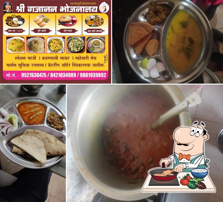 Chicken curry at SHRI GAJANAN BHOJNALAY