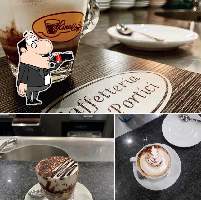 Questa è la foto che presenta la bevanda e cibo di Caffetteria dei portici