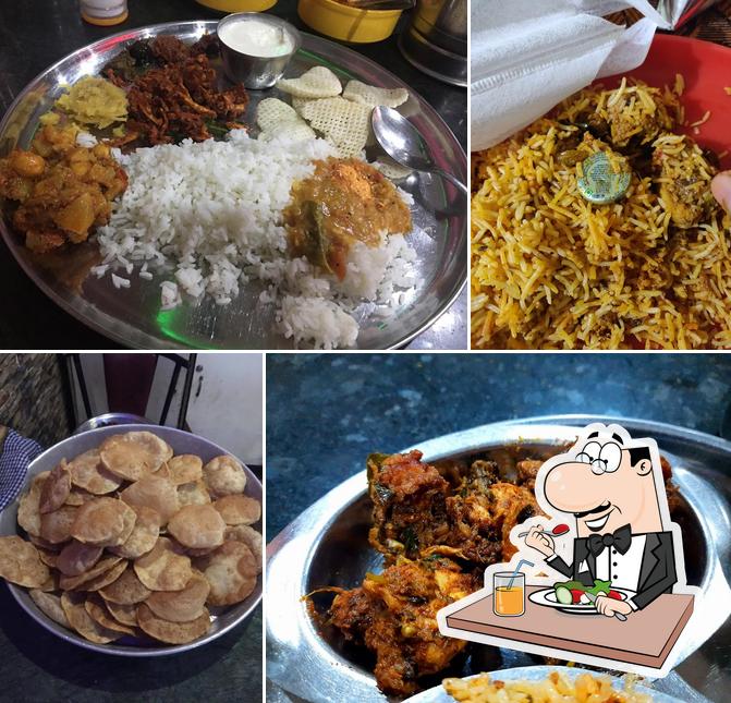 Meals at Vaasu’s Ghuma Ghumalu Andhra Mess
