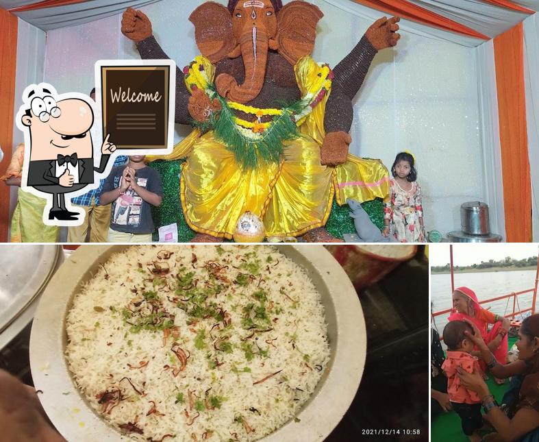 Look at the photo of Food park
