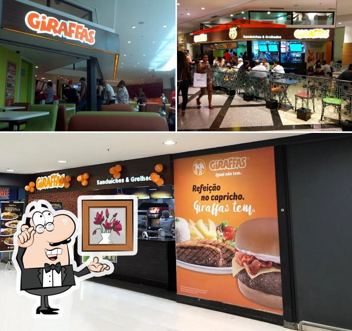 O interior do Giraffas Park Shopping