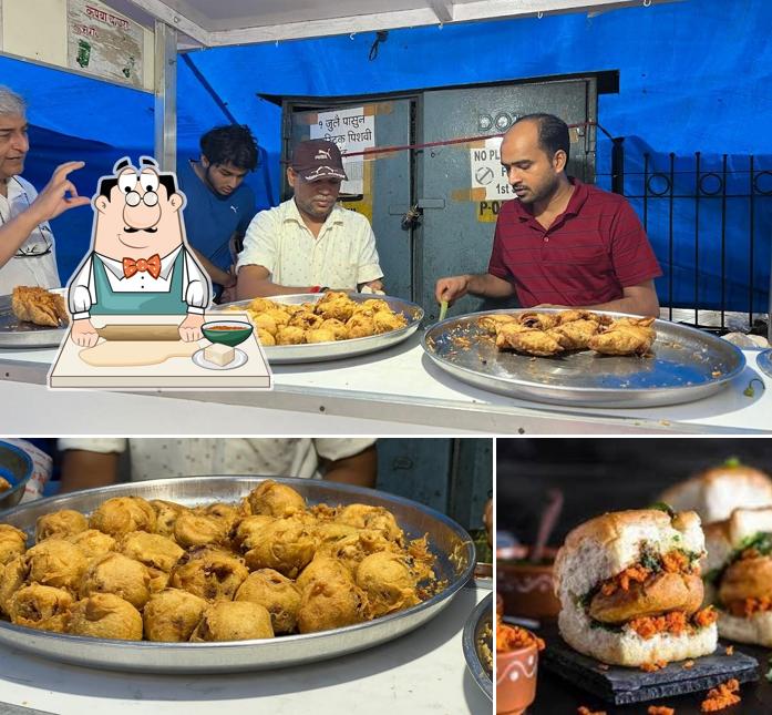 Samosa at Mangesh Vada Pav Centre