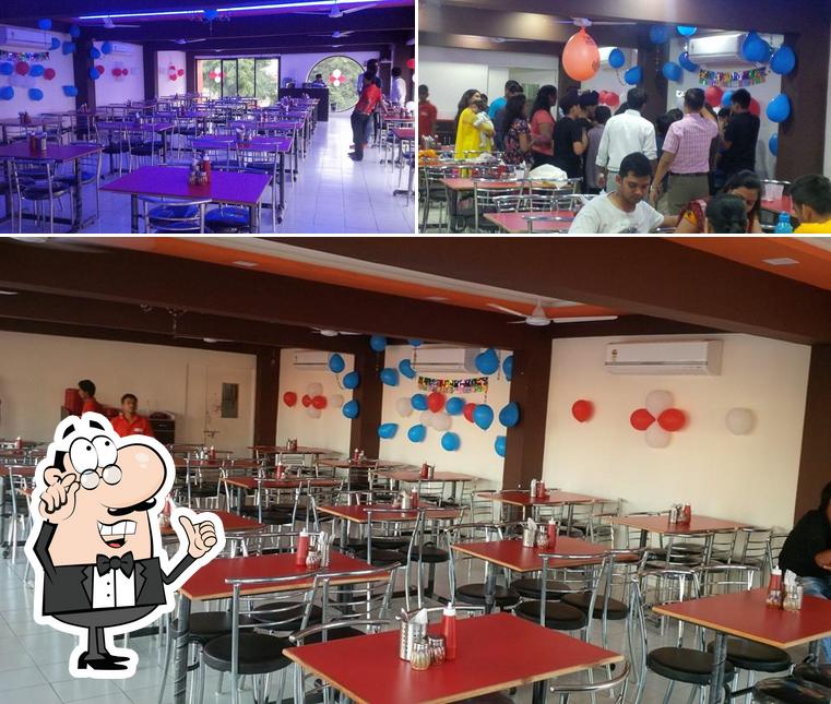 The interior of Pizzatune Vandematram