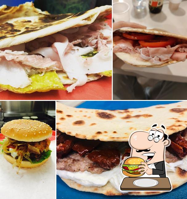 Concediti un bell'hamburger a Piadineria Que Piada