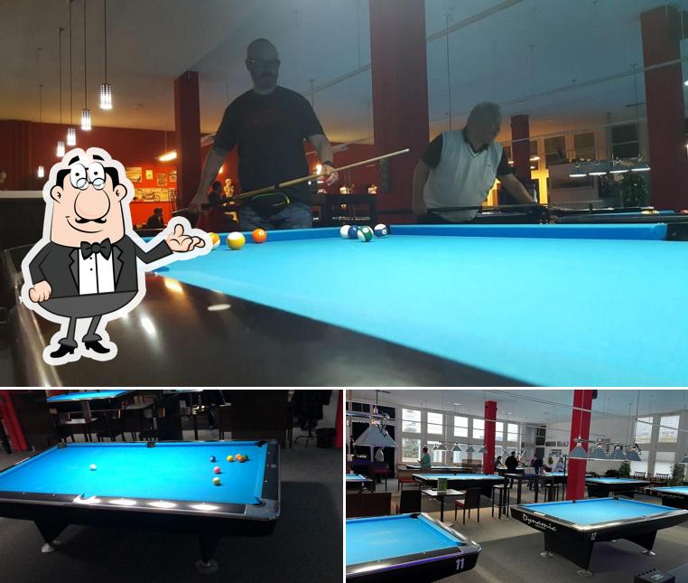 Siediti a un tavolo di Star Billard Center