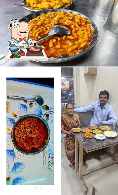 Chicken curry at Raj Rajeshvari Boni Bhai Puri Sakh Vara & Parotha House