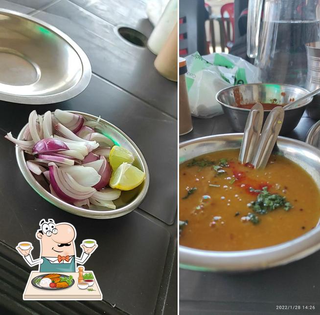 Meals at Shree Maruti Nandan Dalbati Dahod ni Prakhyat