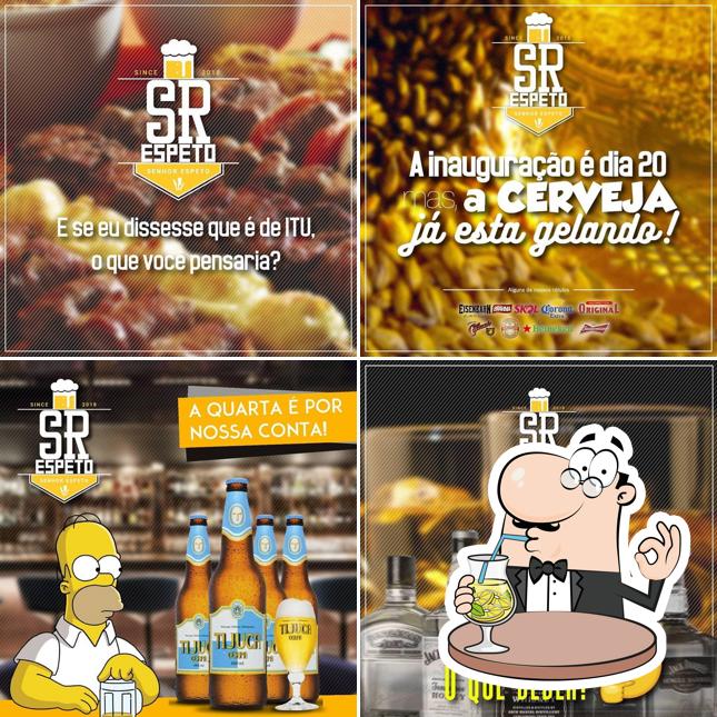 A bebida e comida do restaurante