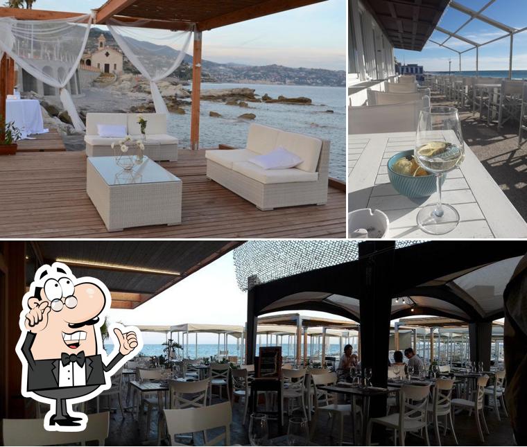 Gli interni di Amarea Spiaggia Stabilimento Balneare