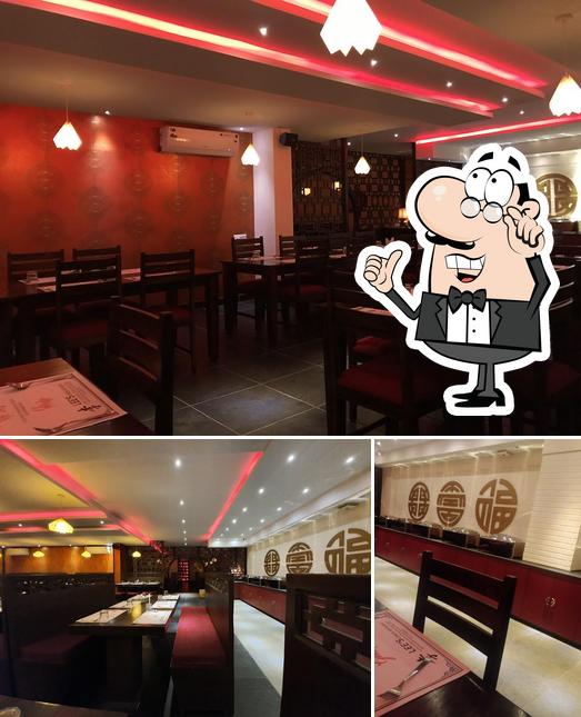Check out how LEE'S Chinese Restaurant looks inside