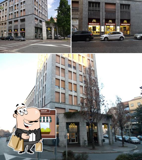 Guarda gli esterni di McDonald's