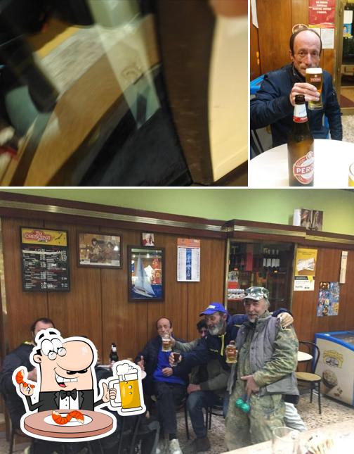 Puoi prenderti un rinfrescante bicchiere di birra chiara o scura