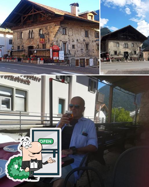 Dai un’occhiata alla foto che raffigura la esterno e tavolo da pranzo di Antica Hostaria