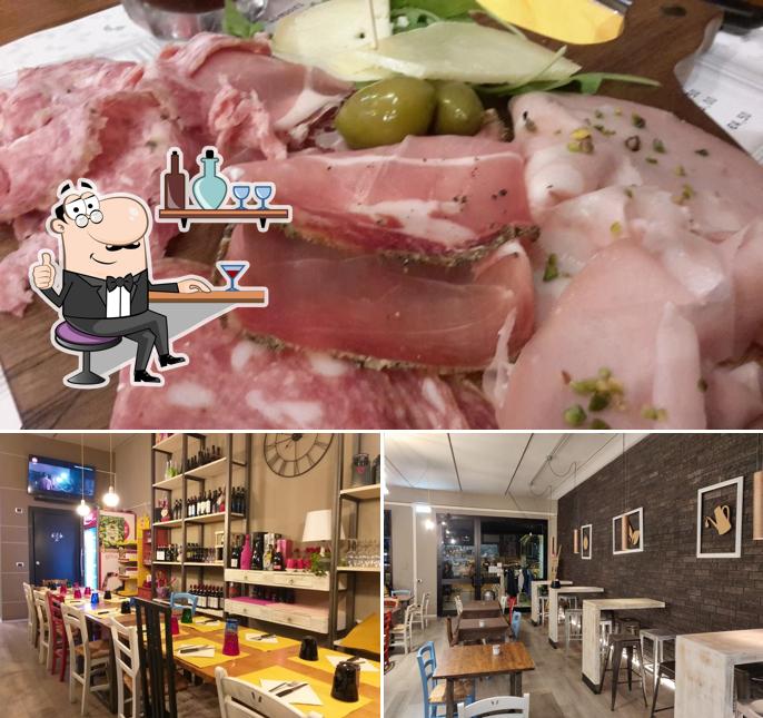 Questa è la foto che mostra la interni e cibo di Pizz'Art