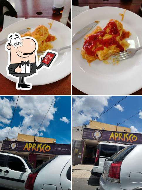 Esta é a ilustração ilustrando exterior e comida no Aprisco Restaurante