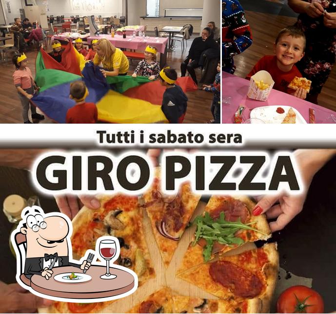 La cibo e interni del ristorante