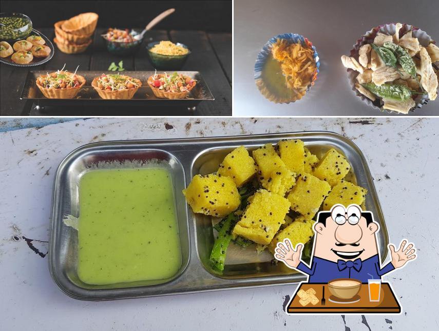Food at Mahakali Bhel Chotila