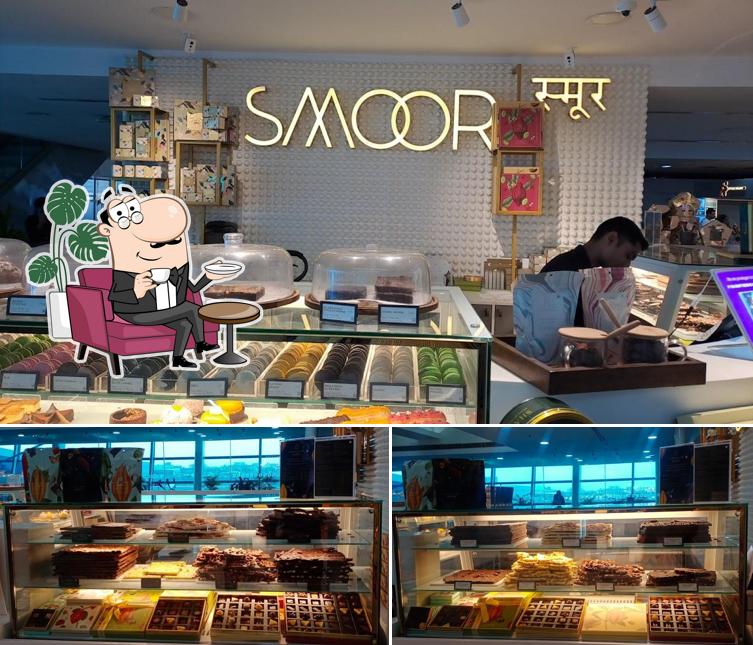 This is the picture showing interior and food at SMOOR Kiosk - Domestic Airport
