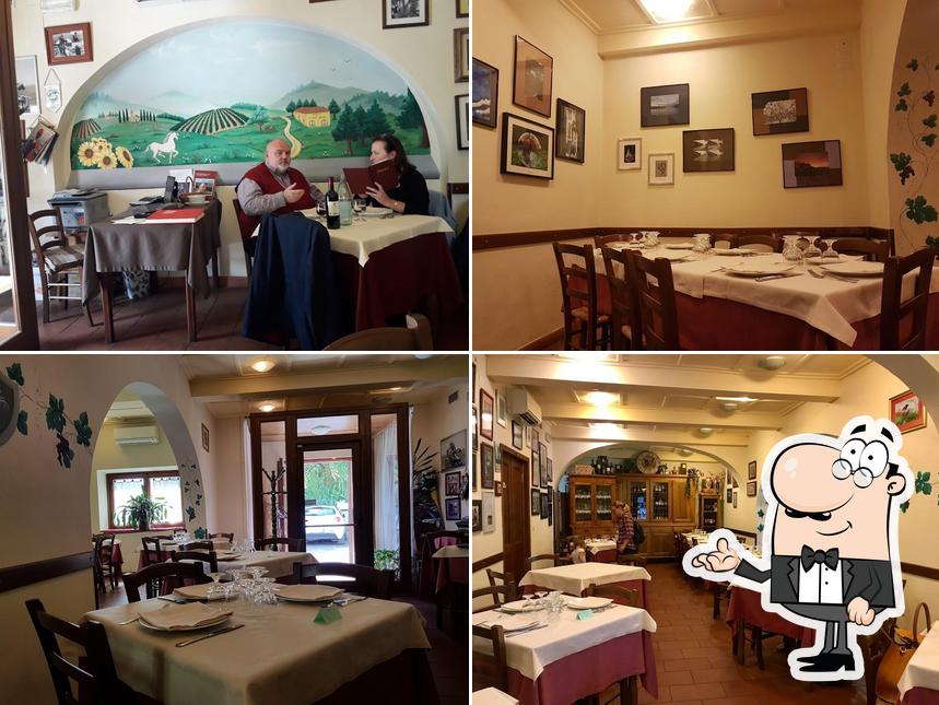 Siediti a un tavolo di Osteria Del Cavallino Bianco