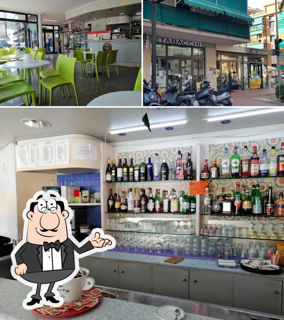 Bar del Corso si caratterizza per la interni e esterno
