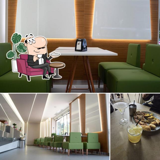 Siediti a un tavolo di Meet Café