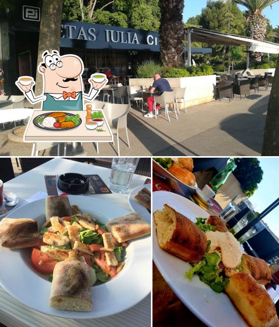 La cibo e interni del ristorante