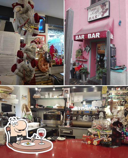 La cibo e interni del ristorante