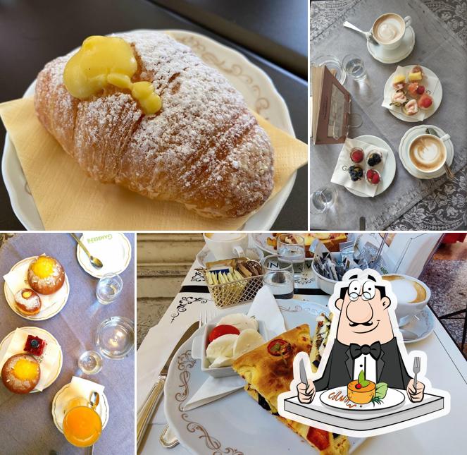 Platti al Café Pasticceria Gamberini