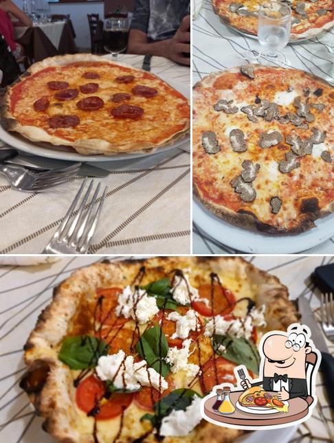 Prenditi una pizza a Pizzeria Trattoria Rogers