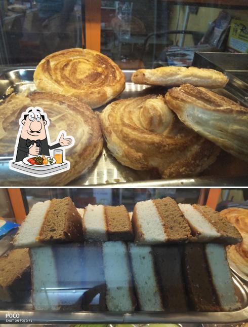 Food at Thumbis Bakery