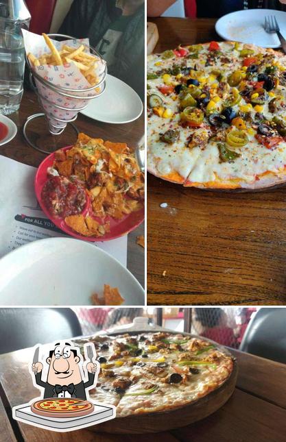 Order pizza at Smaaash