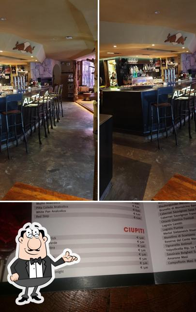 Siediti a un tavolo di Altrove Lounge